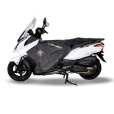 Coprigambe Termoscud R078X, un coprigambe impermeabile con fodera termica. In uso su scooter. Di Tucano Urbano.